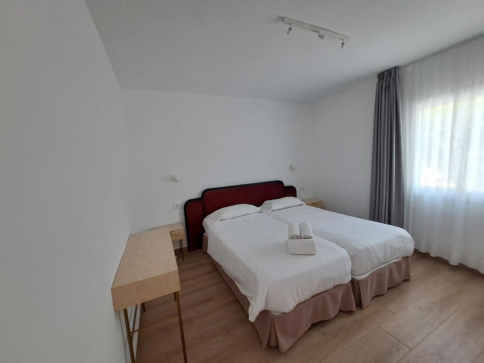 Homeforguest Apartamento 13 Con Terraza Y Piscina En קורלחו מראה חיצוני תמונה