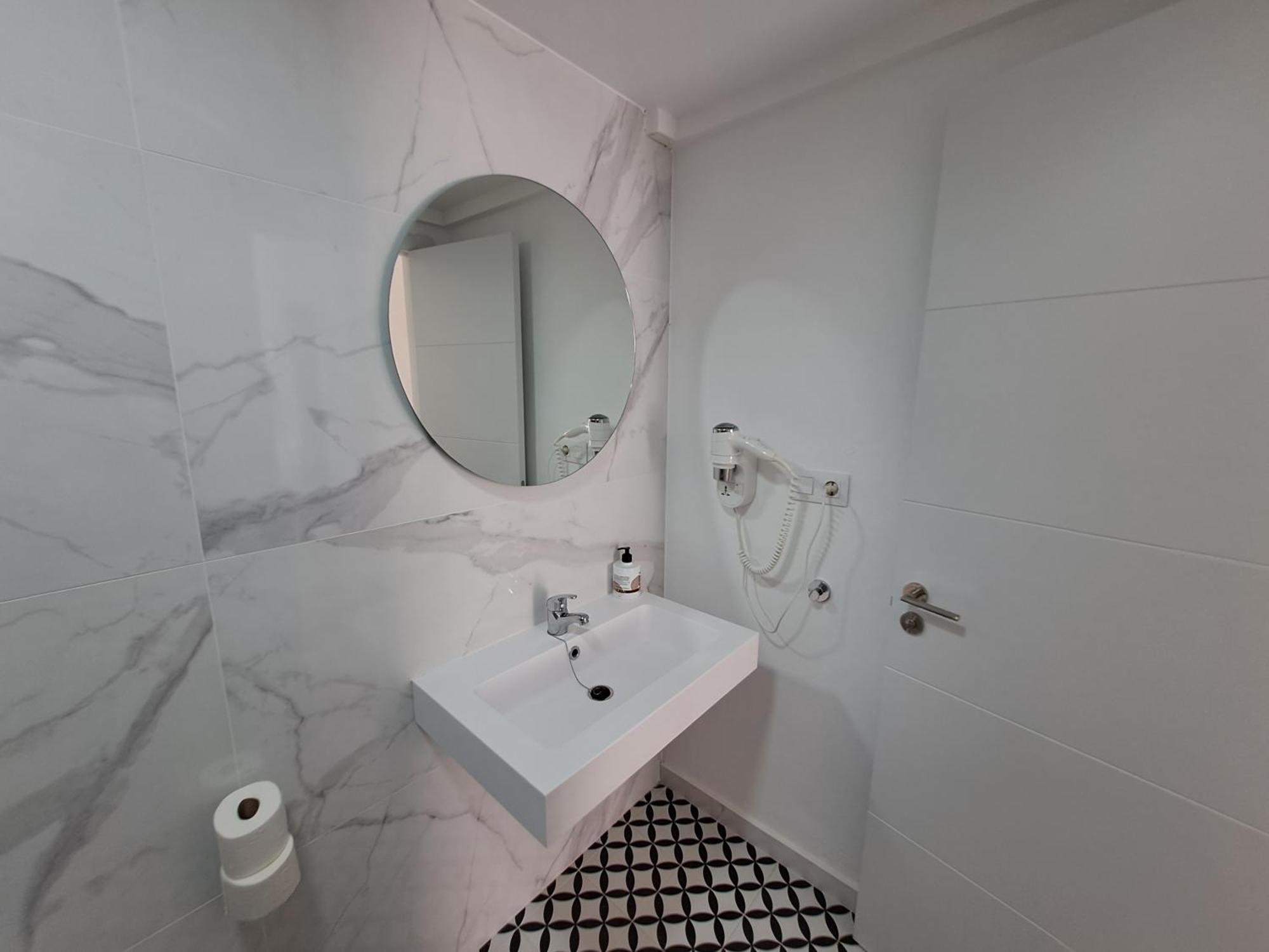 Homeforguest Apartamento 13 Con Terraza Y Piscina En קורלחו מראה חיצוני תמונה