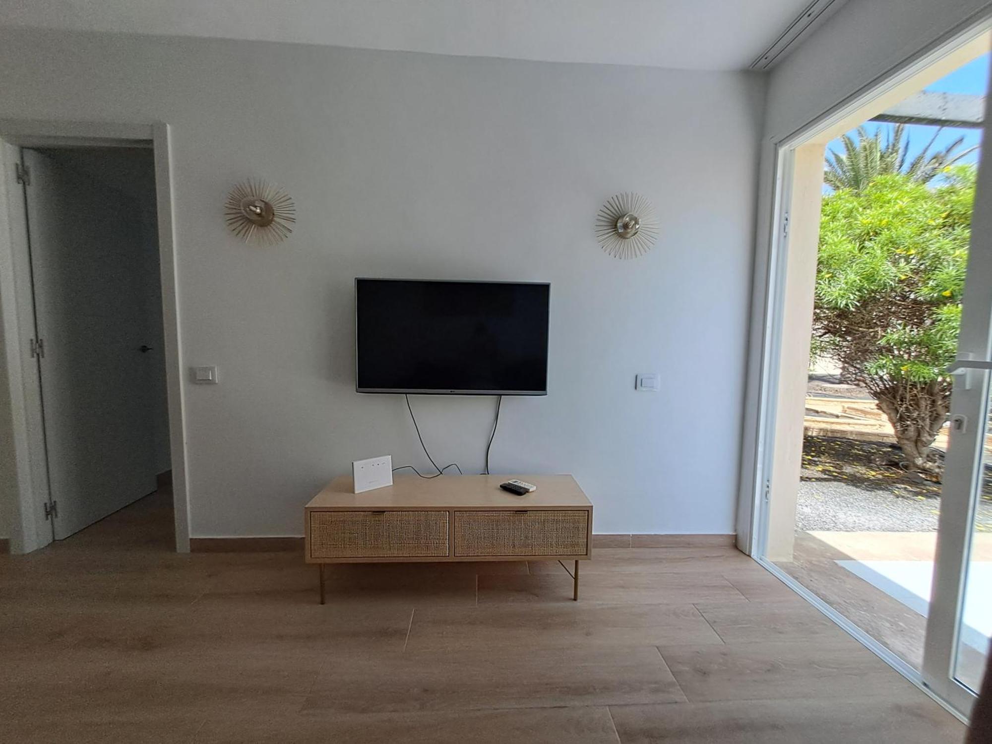 Homeforguest Apartamento 13 Con Terraza Y Piscina En קורלחו מראה חיצוני תמונה