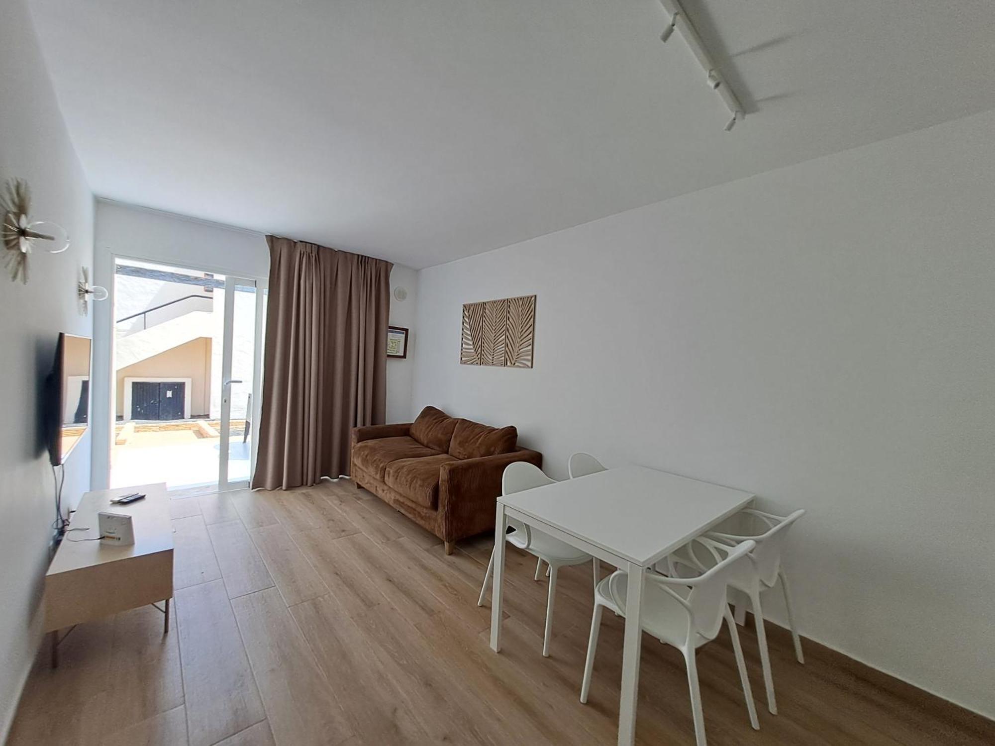 Homeforguest Apartamento 13 Con Terraza Y Piscina En קורלחו מראה חיצוני תמונה
