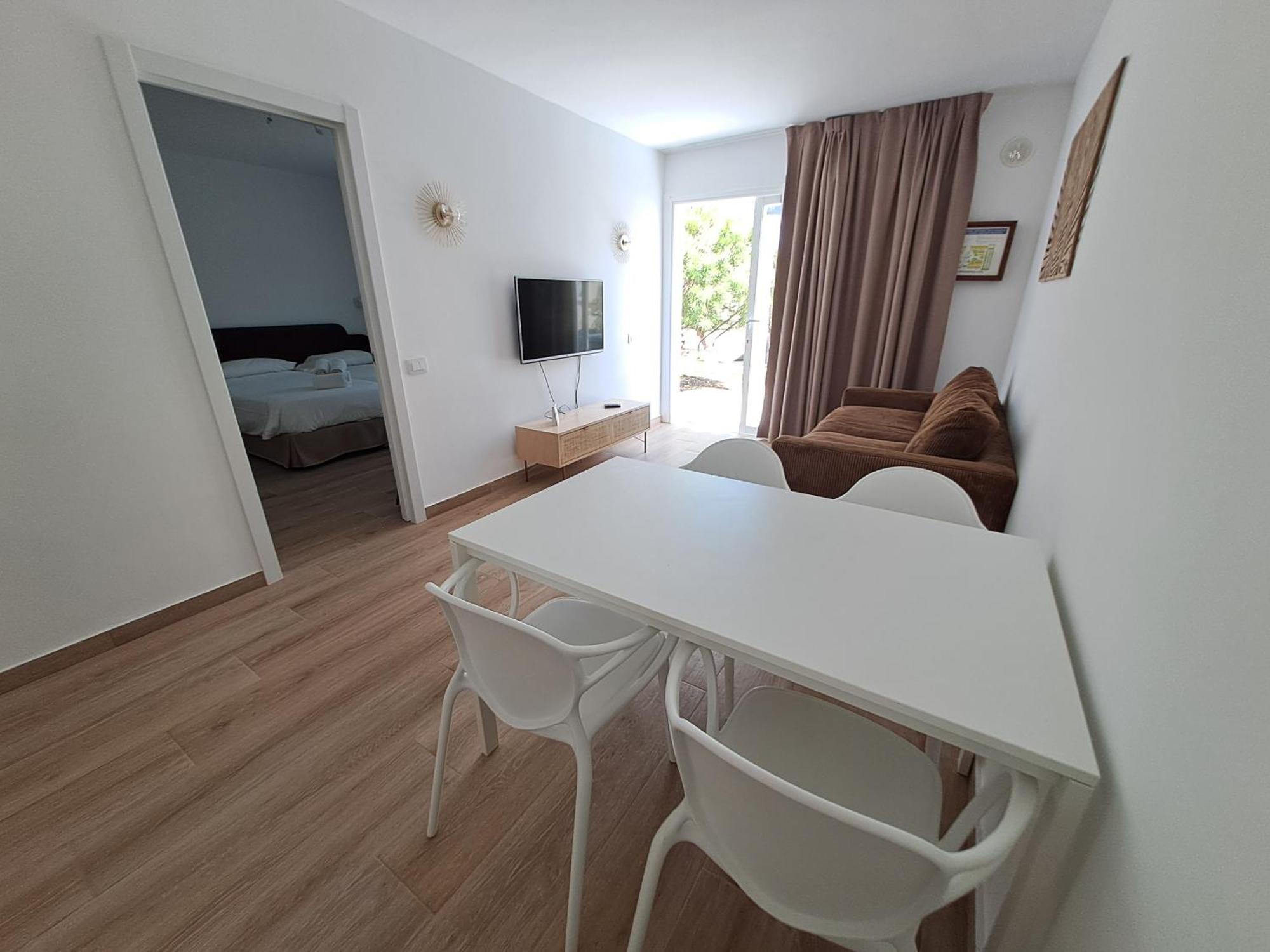 Homeforguest Apartamento 13 Con Terraza Y Piscina En קורלחו מראה חיצוני תמונה