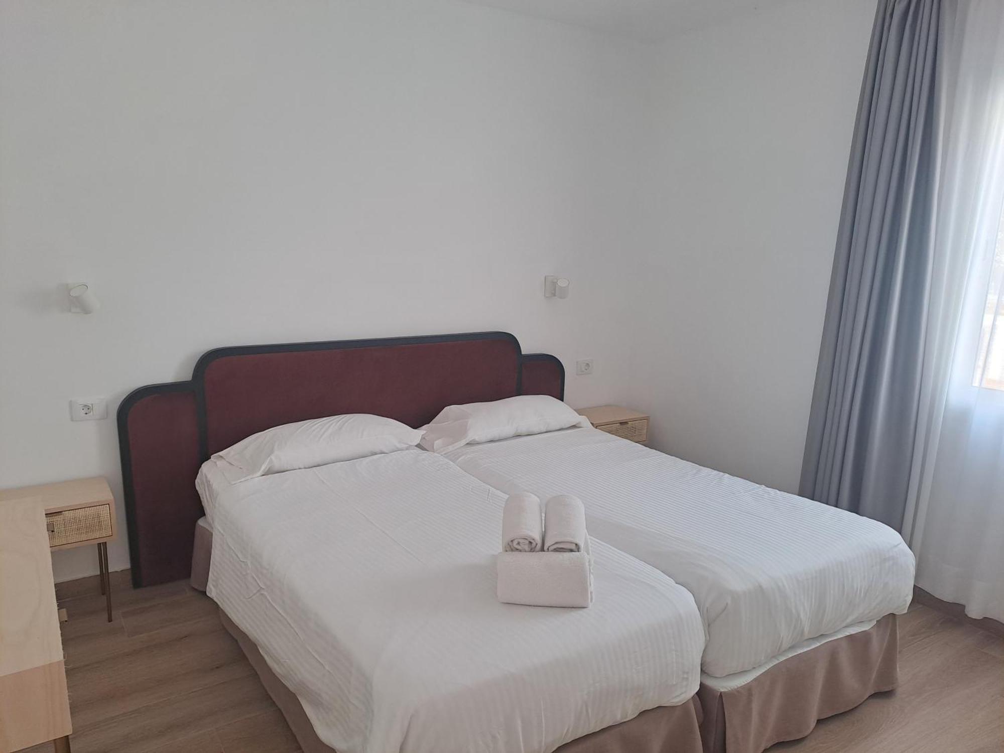 Homeforguest Apartamento 13 Con Terraza Y Piscina En קורלחו מראה חיצוני תמונה