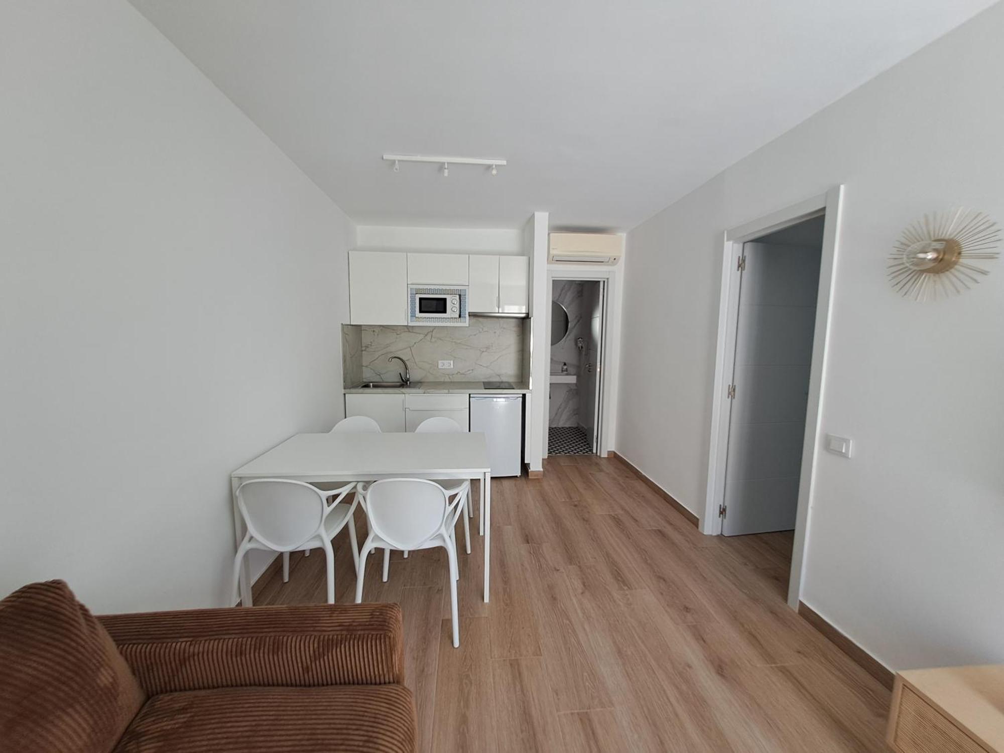 Homeforguest Apartamento 13 Con Terraza Y Piscina En קורלחו מראה חיצוני תמונה