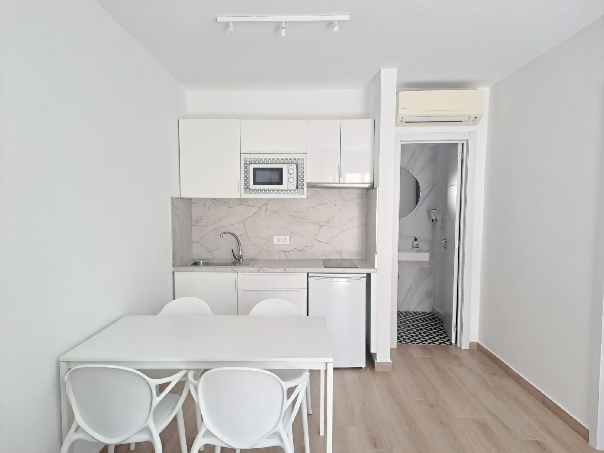 Homeforguest Apartamento 13 Con Terraza Y Piscina En קורלחו מראה חיצוני תמונה