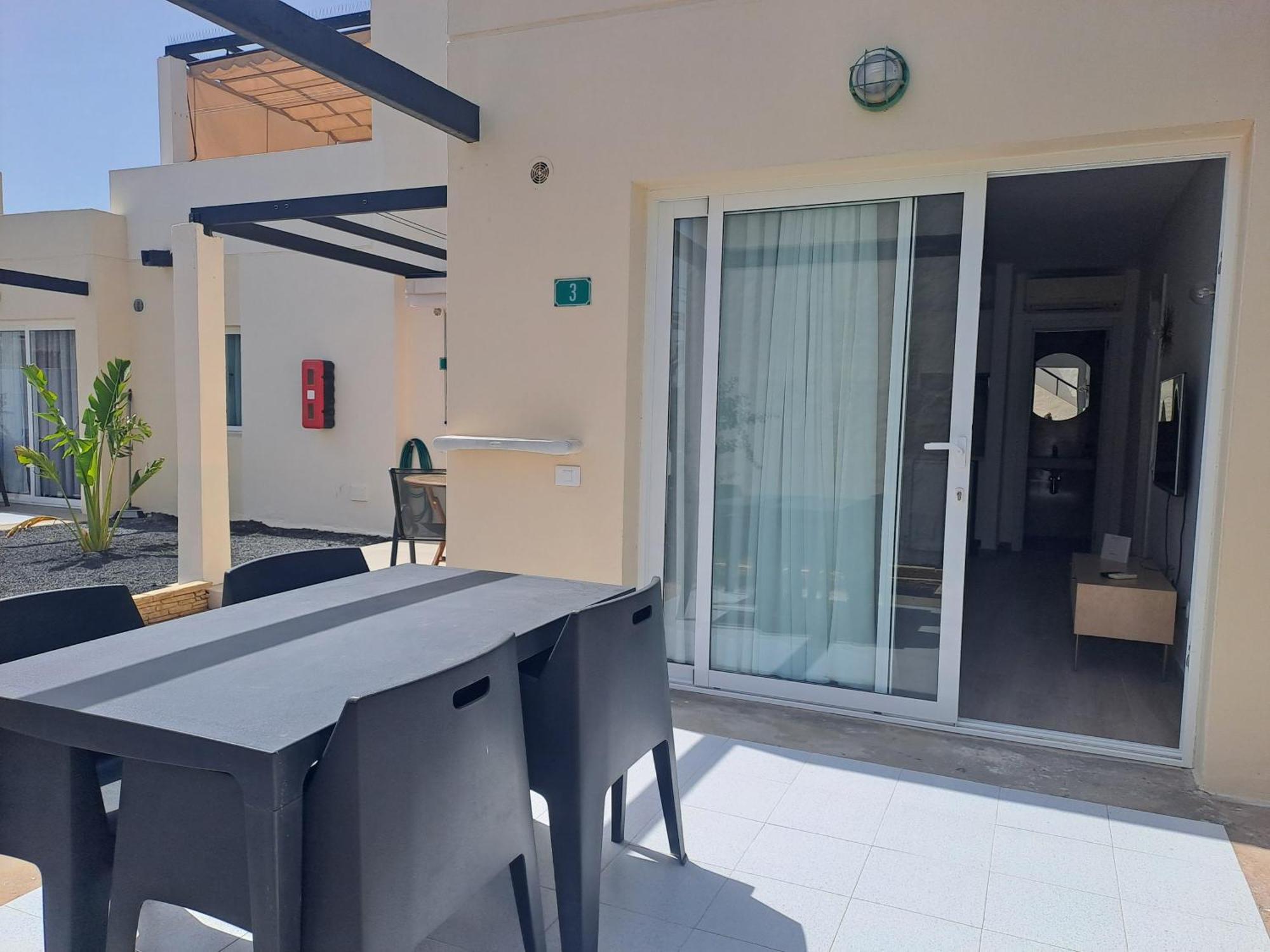 Homeforguest Apartamento 13 Con Terraza Y Piscina En קורלחו מראה חיצוני תמונה