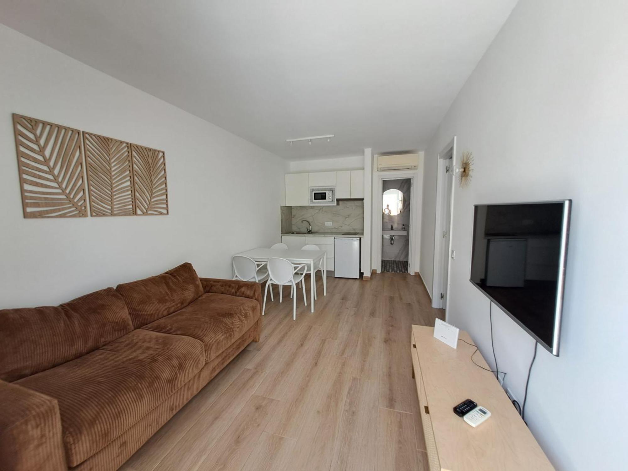 Homeforguest Apartamento 13 Con Terraza Y Piscina En קורלחו מראה חיצוני תמונה