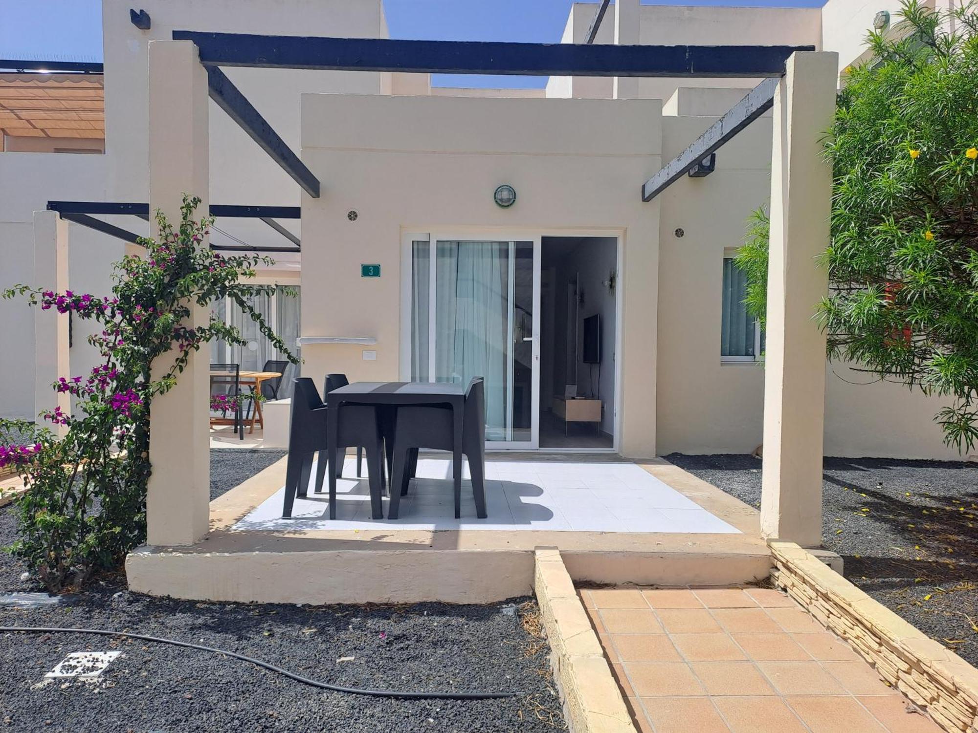 Homeforguest Apartamento 13 Con Terraza Y Piscina En קורלחו מראה חיצוני תמונה