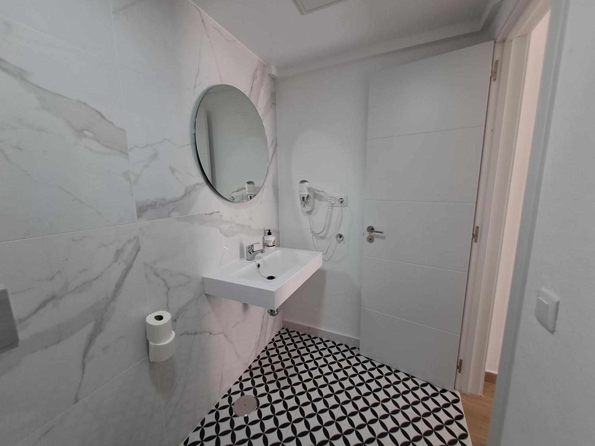 Homeforguest Apartamento 13 Con Terraza Y Piscina En קורלחו מראה חיצוני תמונה